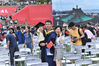 2019年6月21日，武汉大学举行2019年毕业典礼暨学位授予仪式，现场共有11000多名毕业生参加仪式，现场仪式感十足。由于当日上午武汉降下大雨，万余名学生坚持等到大雨后完成毕业典礼，现场气氛感人。