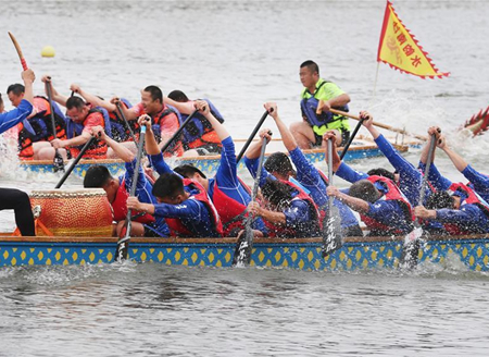 Teams from cities along Yangtze River Economic Belt participate in dragon boat race in Jiangsu