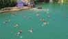 2019年7月21日，安徽亳州，在林拥城一公开水域，游泳爱好者在参加消夏亳州公开水域畅游活动。