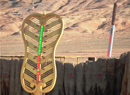 新疆火焰山“燃烧”地表温度高达70度 游客体验“火洲”夏日非凡“热情”