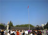 2019年8月15日，南京，侵华日军南京大屠杀遇难同胞纪念馆举行升国旗仪式，撞响和平大钟，纪念“8·15”日本宣布无条件投降74周年纪念日。建华/视觉中国

