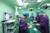 
2019年8月15日，安徽省省内首台基于5G（SA）移动远程手术在阜阳市颍上县人民医院开展，医护人员为患者进行手术。