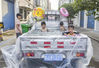 2019年8月15日，浙江省金华市，天气炎热，市民将自家货车后车厢改成泳池让自家孩子及邻居家孩子游玩，旁人见了直喊“太有才了”。李建林/视觉中国