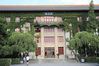 2019年8月17日，西安，陕西师范大学雁塔校区内“网红”图书馆古色古香，彰显着中国古典建筑浓郁的典雅之风。苍龙/视觉中国