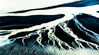 2019年8月21日讯（具体拍摄时间不详），冰岛，摄影师冈瑟·里埃尔(Gunther Riehle)乘坐直升机航拍冰岛冰川融水流过沙滩的景象。