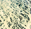 2019年8月21日讯（具体拍摄时间不详），冰岛，摄影师冈瑟·里埃尔(Gunther Riehle)乘坐直升机航拍冰岛冰川融水流过沙滩的景象。Gunther Riehle/Solent News 编辑/陈进
