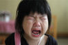 2011年9月1日，浙江台州椒江区中心幼儿园内，大部分的小朋友无法适应第一次的幼儿园生活，在妈妈走后都哭得很投入，小小脸蛋惹人心疼。潘侃俊/视觉中国