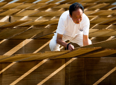 76-year-old craftsman dedicated to making Chinese zither 