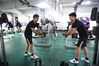 2019年5月5日晚，广西柳州，李耀齐和班组另外几名小伙伴在单位单身宿舍楼的健身房里健身。