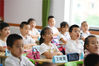 2019年8月19日，长春市的小学生迎来了新学期的第一天，背着大书包的一年级“小豆包”们初次踏进校园，面对全新的环境，萌态百出。来源：视觉中国 编辑/陈进