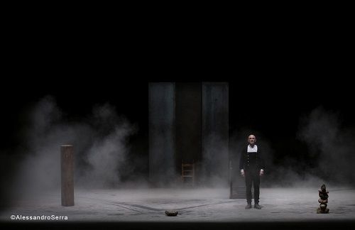 导演:亚历桑德罗•塞拉     撒丁岛话剧院《麦克白脱》的灵感