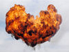 2012年2月13日消息，新西兰，特效技术人员为艺术家杰弗里制造出“心形”爆炸效果，对爆炸十分狂热的摄影师杰弗里在情人节来临之际，特制了这场“心形”爆炸，用镜头捕捉爆炸时火焰燃尽的瞬间。barcroftmedia/视觉中国