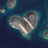 当地时间2013年2月16日，克罗地亚，心形岛卫星图像。DigitalGlobe/Getty Images