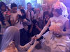2017年5月20日，北京，一群热爱二次元文化的年轻人搞出了一场与众不同的Cosplay集体婚礼。Cosplay爱好者在众人瞩目下求婚，姑娘感动到流下眼泪。冯粒/视觉中国