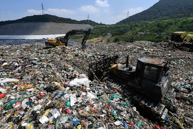 探访杭州天子岭垃圾填埋场 每天6000吨废品最终归宿地