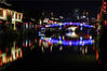 2019年9月10日，江苏无锡，花灯装扮下的大公桥与古运河两岸江南人家相映成趣。