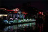 2019年9月10日，江苏无锡，古运河上布展的一组海豚花灯。