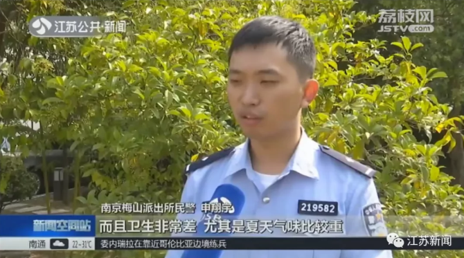 大爷养了4只公鸡每天听打鸣，美滋滋！不料惊动警察：你犯法了！