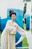 2019年9月12日，杭州，这位姑娘则是如博物馆里走出来一般，妆容高度还原古时美人的模样。