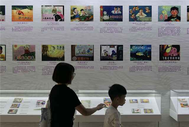 北京举办“红色故事绘——连环画里的新中国70年”展览