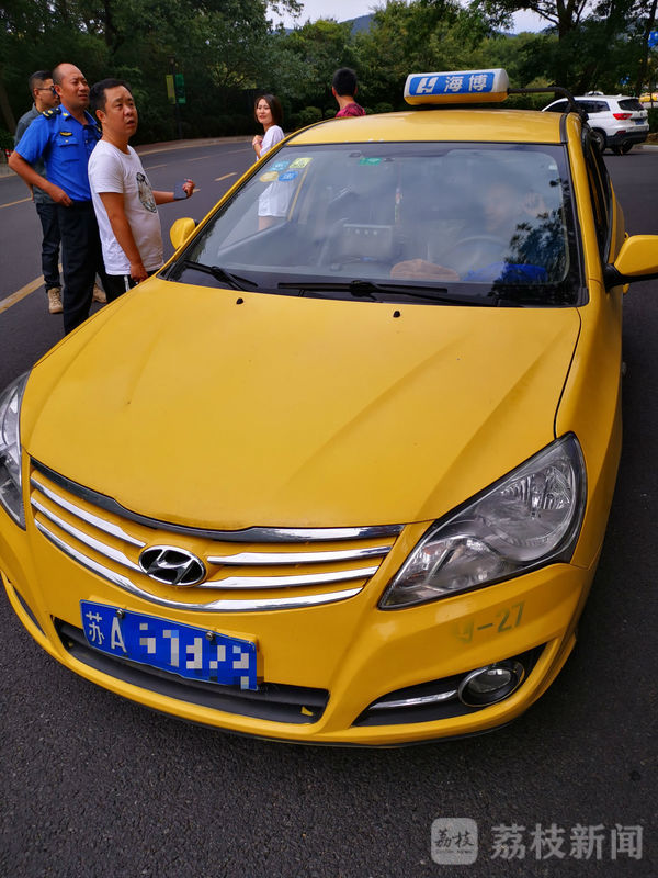 打着空车信号，车内却坐满乘客？中山陵景区重拳打击违规出租车