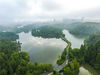 2017年8月27日拍摄的贵阳市观山湖区城市中心的森林湖泊金华湖。吴东俊/视觉中国