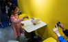 2019年9月18日，成都iBox爱盒子创意空间一家宠物主题咖啡店受到年轻人热捧，店内有4只王思聪同款萌宠网红鸭供客人玩耍，店内同时还有两只小香猪接客。想玩到“网红鸭”客人平均需要排队数小时。