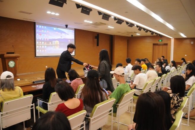 我们看到了发光的你 | 紫金奖?中国（南京）大学生设计展高校宣讲