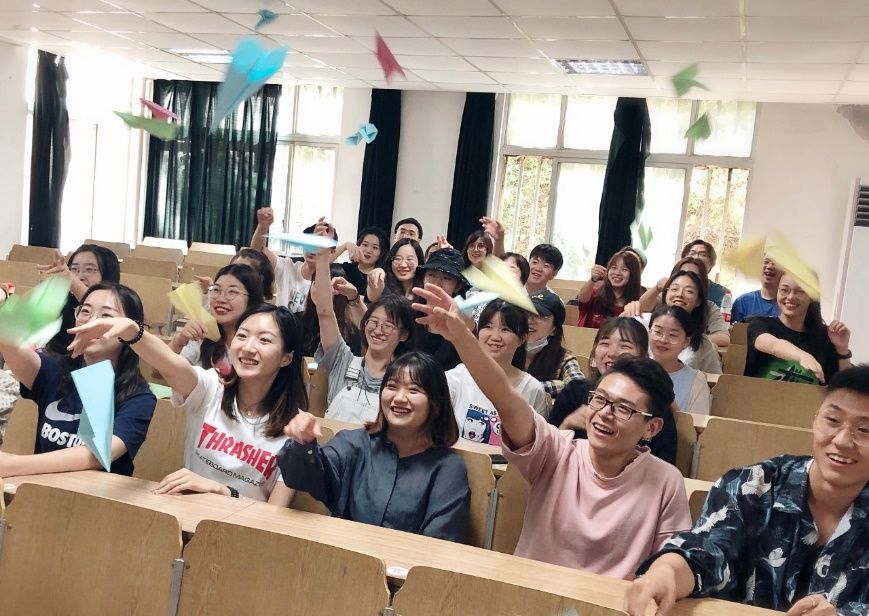 我们看到了发光的你 | 紫金奖?中国（南京）大学生设计展高校宣讲