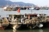 2019年9月21日，江苏连云港，在连云区西连岛村渔业码头，许多渔船靠泊港湾躲避台风。