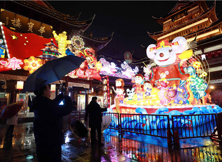2020上海豫园灯会亮灯了！米老鼠与豫园金鼠共迎庚子新春