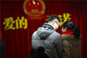 2014年2月14日，浙江省宁波市，宁波登记结婚的新人扎堆。在海曙区婚姻登记处，一对对新人们焦急而又甜蜜的等待着领取结婚证书，期间“小动作”不断，坦率中透露着真爱。
