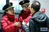 　1月15日，在蚌埠站候车大厅内，刘凤敏（中）带着徒弟王晓婷（左）为旅客提供服务。新华社发（周牧 摄）