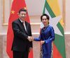 缅甸国务资政昂山素季也专程来到总统府，欢迎和问候习主席。她说，缅方对此访期盼已久。