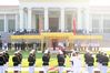 缅甸总统温敏在总统府前热情迎候，为习主席举行隆重欢迎仪式。温敏说，习主席将缅甸作为新年首访国家，缅甸人民深感荣幸。