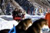1月18日，游客在新疆天池景区玩电动狗拉雪橇。新华社记者 沙达提 摄