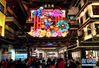 　　1月20日，游客在豫园赏灯。 春节即将来临，众多市民和游客来到“2020年豫园新春民俗艺术灯会”赏灯游园。今年的上海豫园灯会将从1月10日持续至2月11日。