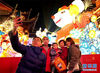 　　1月20日，游客在豫园赏灯。 春节即将来临，众多市民和游客来到“2020年豫园新春民俗艺术灯会”赏灯游园。今年的上海豫园灯会将从1月10日持续至2月11日。