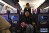 1月22日，在银川开往中卫南的C8213次列车上，乘务员赵雪梓（后）帮助行动不便的旅客。