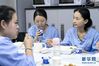 1月24日，武汉大学中南医院重症医学科的医护人员在办公室吃年夜饭。新华社记者 熊琦 摄