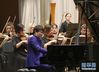 1月24日晚，在白俄罗斯首都明斯克，中国青年钢琴家元杰（前）与白俄罗斯艺术工作者在“中国新年”音乐会上同台演出。 为了迎接1月25日的中国农历鼠年新春，全世界不同地区的人们举行了形式多样的庆祝活动。 新华社发（任科夫摄）