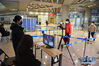 1月29日，北京首都国际机场三号航站楼工作人员采用检测仪对抵京旅客进行体温检测。 近日，各地采取多种措施，加强对新型冠状病毒感染的肺炎疫情防控。 新华社发（陈钟昊 摄）