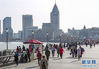 　　1月6日拍摄的上海外滩。 当日是小寒节气，但上海暖似阳春。据上海中心气象台发布的数据，上海当日最高气温超过20摄氏度。 新华社发（王翔 摄）