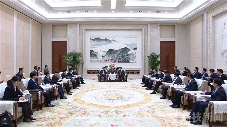 娄勤俭会见韩国驻华大使张夏成 开拓共赢发展的新局面