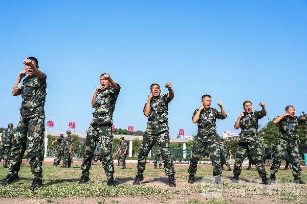 训练|探访新兵营|“训练套餐”KO“节后综合征”|荔枝军事