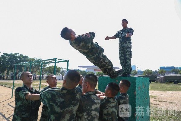 训练|探访新兵营|“训练套餐”KO“节后综合征”|荔枝军事