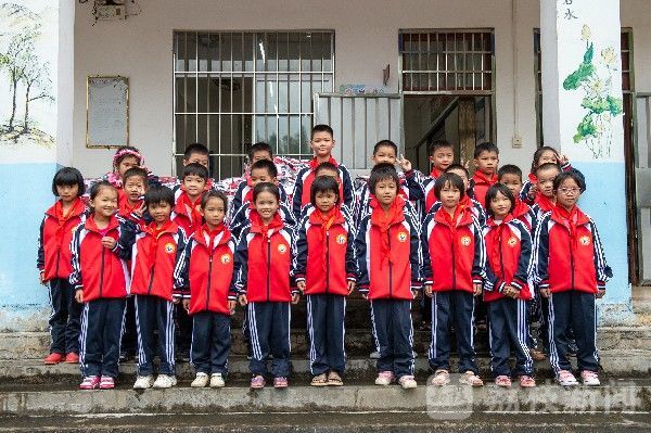 扶贫|武警某支队开展扶贫助学活动助力脱贫攻坚|荔枝军事