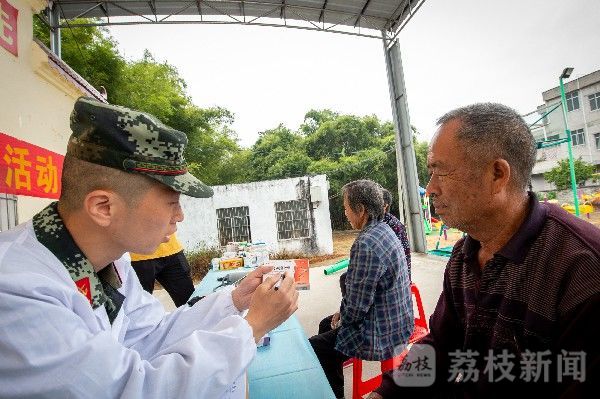 扶贫|武警某支队开展扶贫助学活动助力脱贫攻坚|荔枝军事