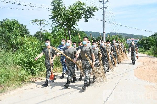 扶贫|扶贫路上，最难忘的那抹迷彩绿|荔枝军事