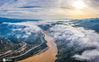 2020年10月17日，山西平陆，在黄河岸边拍摄的云海黄河美景。